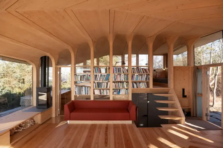 Ancient Craft Meets Modern Robotics: Helen & Hard Transforms 18 Whole Spruce Trees into the Structural Frame of Cabin Sande