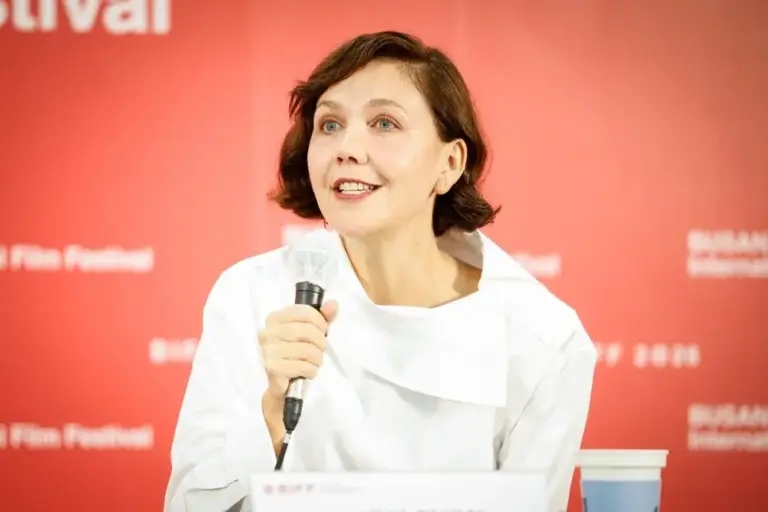 Maggie Gyllenhaal on Leadership Behind the Camera: Why Successful Directors Embrace Collaborative Minds at the Busan International Film Festival